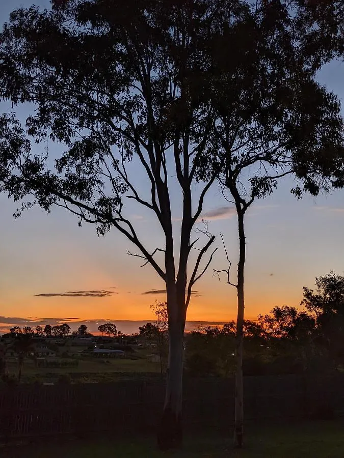 Scenic Sunsets@Tamborine Hotel 0*, Tamborine